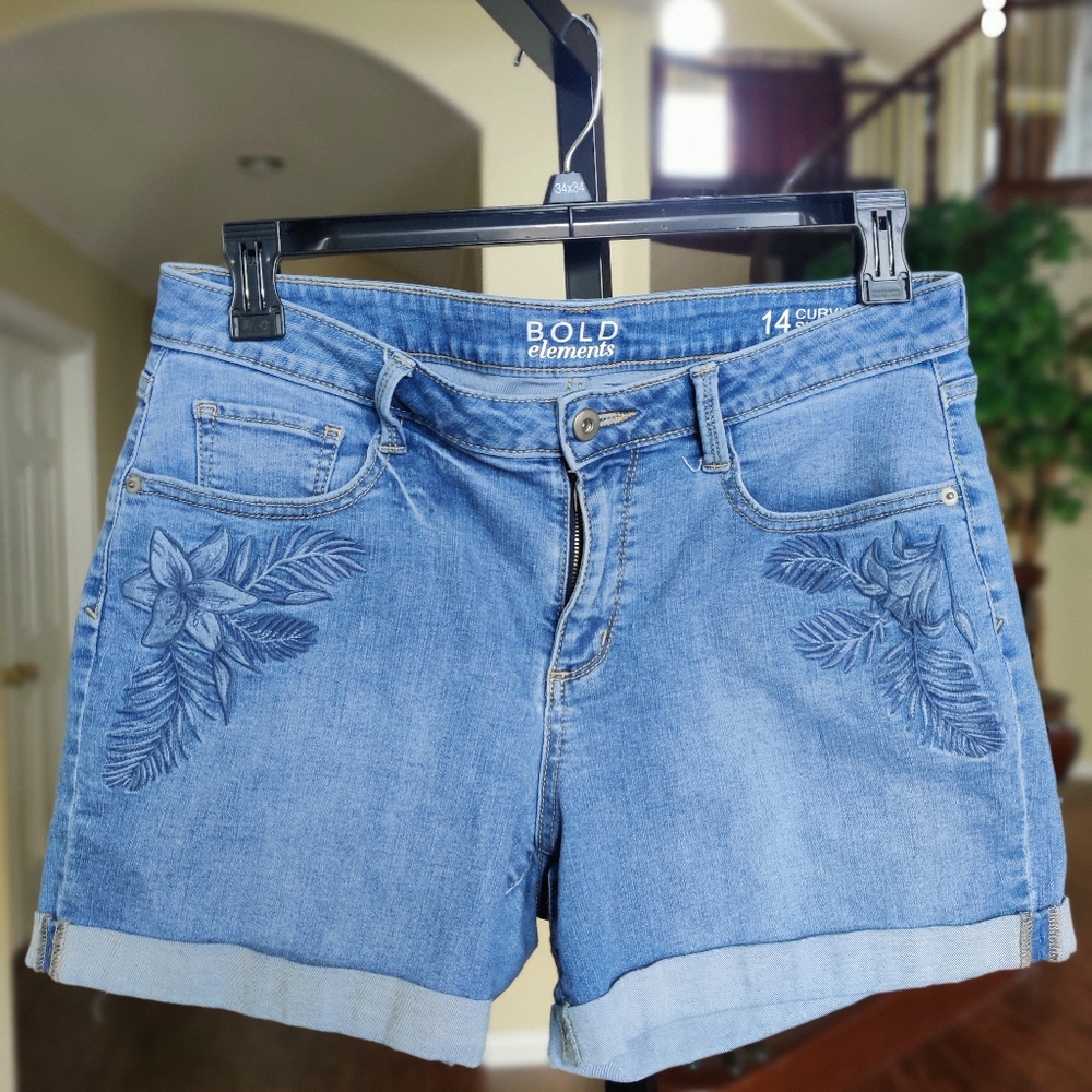 Bold Elements Curvy Skinny Jean Shorts